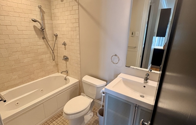 2 beds, 2 baths, 1,284 sqft, $3,850, Unit 4