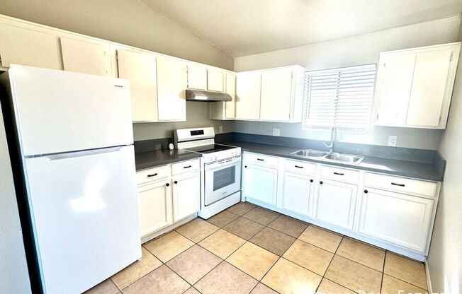 465 W. Ivyglen St