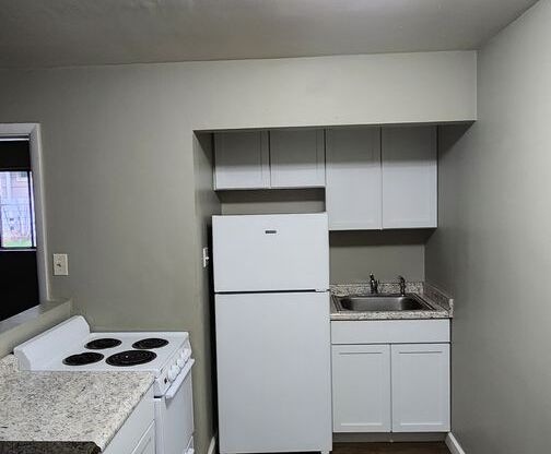 1 bed, 1 bath, 400 sqft, $625, Unit 01