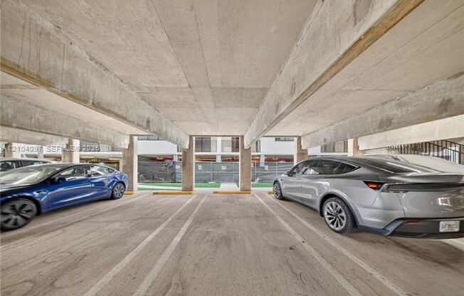 1 bed, 1.5 baths, $3,100, Unit # 916
