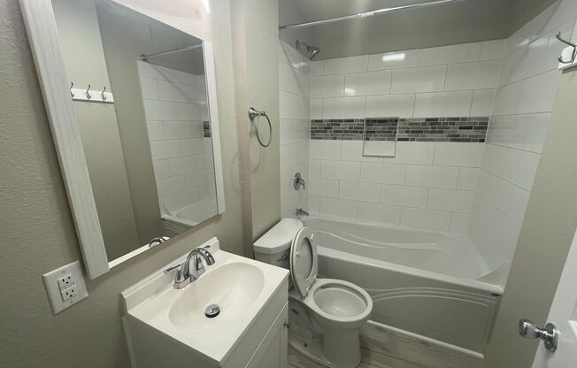 2 beds, 1 bath, 768 sqft, $1,550, Unit 9TH1255