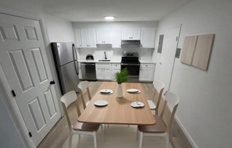2 beds, 1 bath, 850 sqft, $2,150, Unit 28