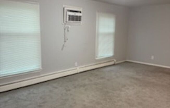2 beds, 1 bath, 800 sqft, $1,400, Unit 10RW-6