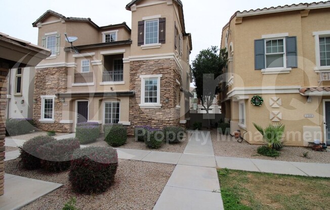 1386 S SABINO DR