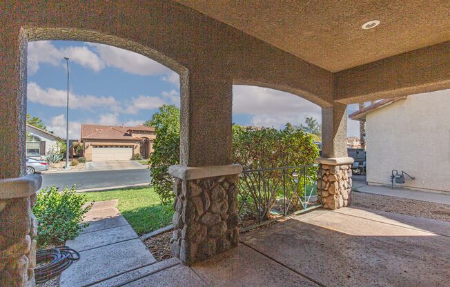 HENDERSON - LARGE 3 BEDROOMS, 2.5 BATHS WITH HUGE LOFT/FAMILY ROOM