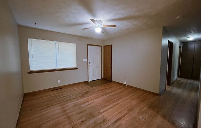 3 beds, 1 bath, $1,050