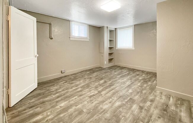 3 beds, 1 bath, $1,895, Unit Unit B