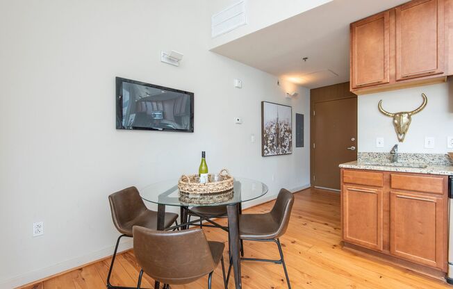 1 bed, 1 bath, 715 sqft, $1,795, Unit #601