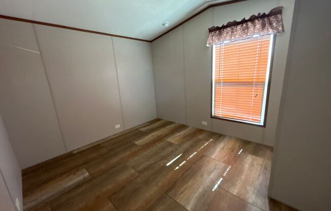 2 beds, 1 bath, $775, Unit 29