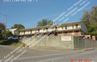2001 LYNN AVE SW