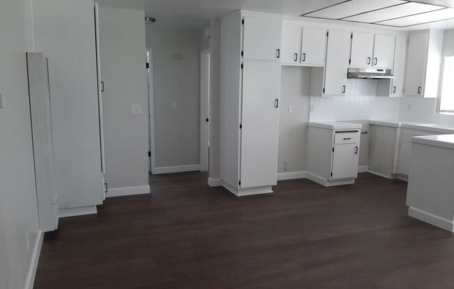 7604 -7606 S. Figueroa St.