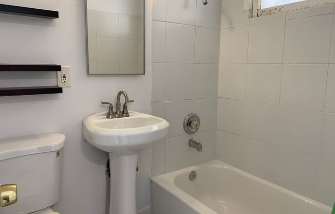 Cute and Cozy Unit in Loma Heights