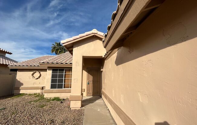 4 Weeks of Free Rent! - Three bedroom Single Family Home in North Phoenix!