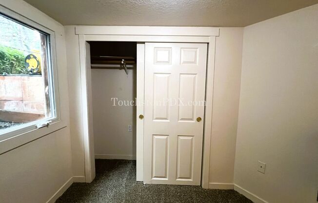 3 beds, 1 bath, $2,195, Unit # #B