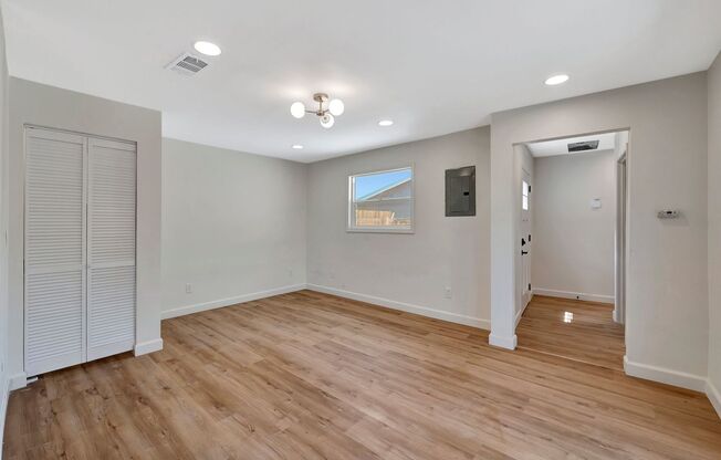 2 bedrooms 1.5 baths home in San Diego FOR RENT!!