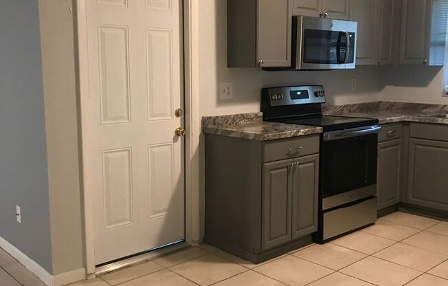 SPACIOUS RANCH STYLE 3 BEDROOM 2 FULL BATH - ST PETERSBURG