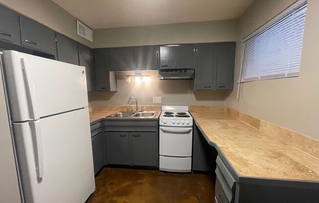 Broadway Apartments! *** FIRST MONTH RENT FREE WITH 12 MONTH LEASE SIGNING ***