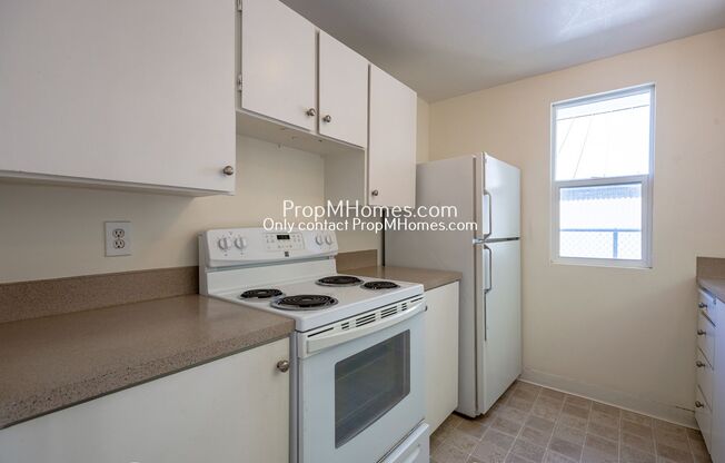 Two Bedroom Apartment In Highly Sought Multnomah Village! DEPOSIT SPECIAL
