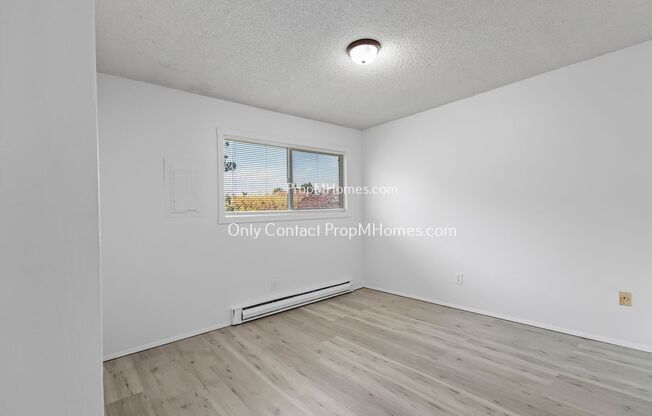 2 beds, 1 bath, $1,399, Unit 5504 SE Center Street  Unit D