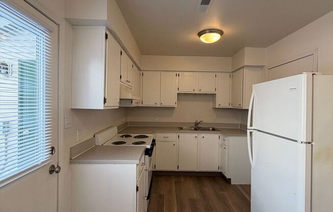 2 beds, 1 bath, 885 sqft, $1,150, Unit 678