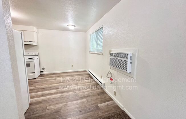 2 beds, 1 bath, 800 sqft, $1,195, Unit 50