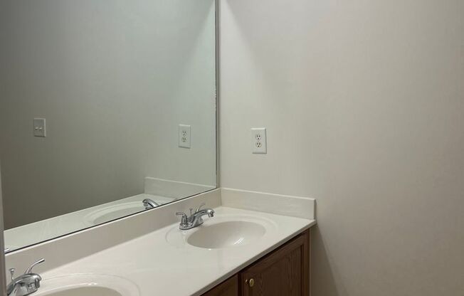 2 beds, 2 baths, $1,650