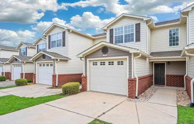 2 Bedroom Townhouse in Crestview!