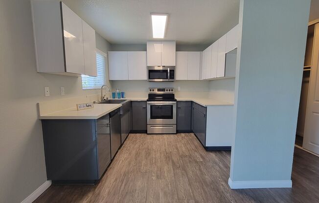 2 beds, 2 baths, 919 sqft, $2,595, Unit M20