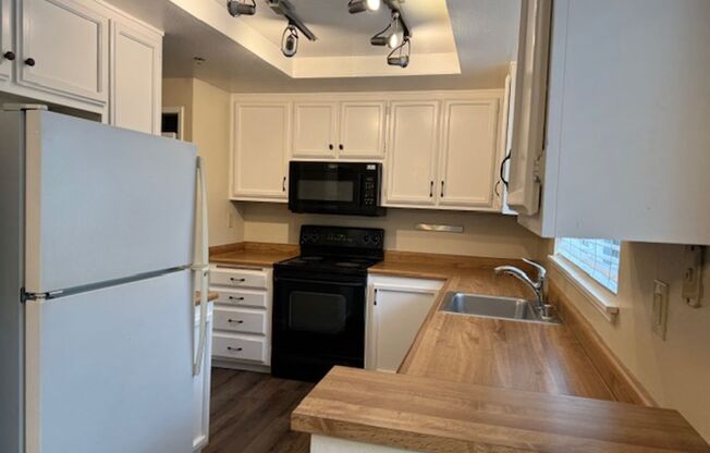 Wonderful lower level Condo with Laminate Plank flooring!