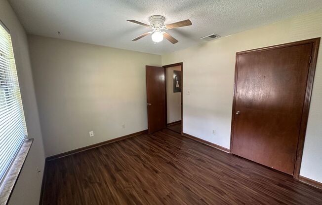 2 beds, 1 bath, $1,250