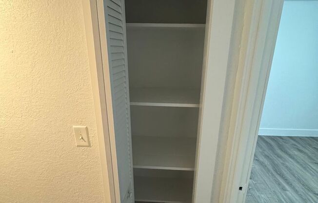 2 beds, 1 bath, 850 sqft, $1,925, Unit F106