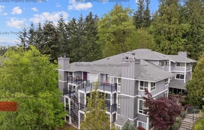 Spacious Cambria Hills Condo – Vaulted Ceilings & Great Amenities!