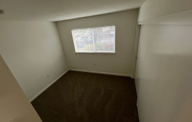2 beds, 1 bath, 848 sqft, $1,900, Unit 2102