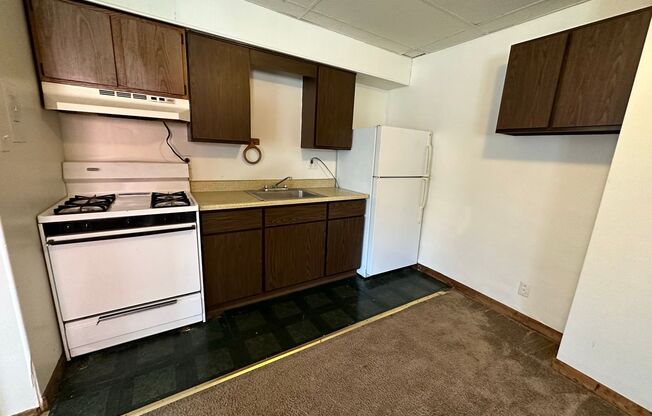 1 BR in South Oakland! Call NOW!