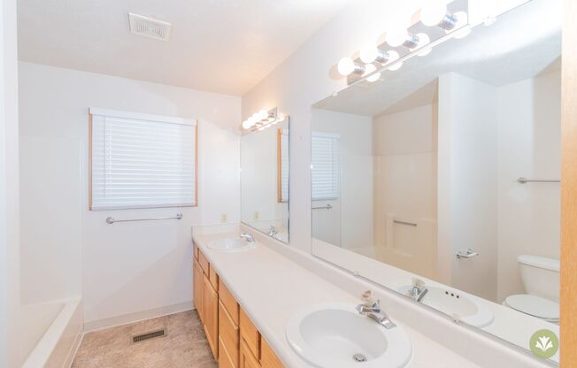 2 beds, 2.5 baths, 1,307 sqft, $1,870, Unit R-89