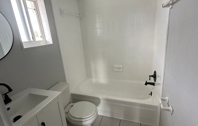 1 Bed 1 Bath 2nd floor Unit Near Jacksonville Beach! Pet Friendly! Modern Upgrades! On-site Laundry