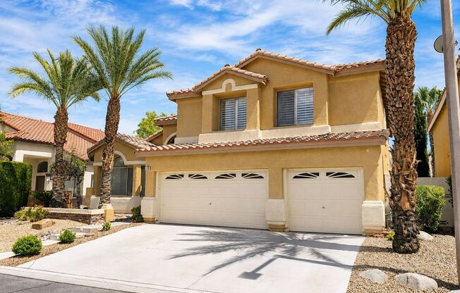 Heart of Summerlin 5 Bedroom with a Sparkling Pool
