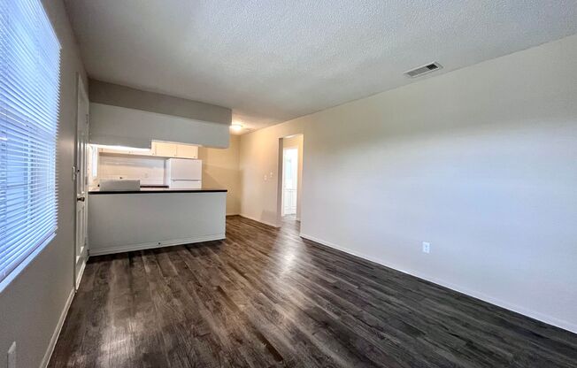 1 bed, 1 bath, 650 sqft, $1,349, Unit 27