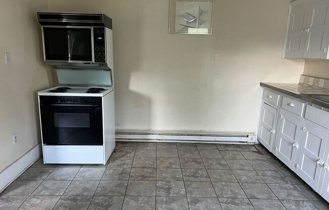 1 bed, 1 bath, 700 sqft, $700, Unit 8