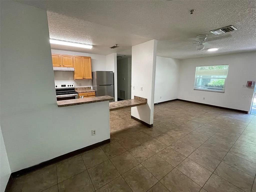 1552 S MYRTLE AVE