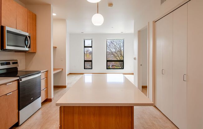 1 bed, 1 bath, 604 sqft, $1,395, Unit A406