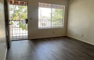 1 bed, 1 bath, $950, Unit 8