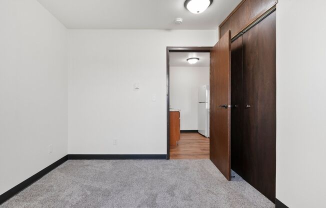 2 beds, 1 bath, $1,099.99, Unit 1650-16