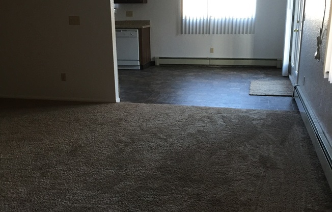 2 beds, 1 bath, $1,000, Unit 02