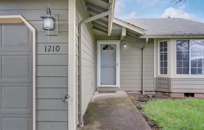 Three Bedroom on quiet cul-de-sac!