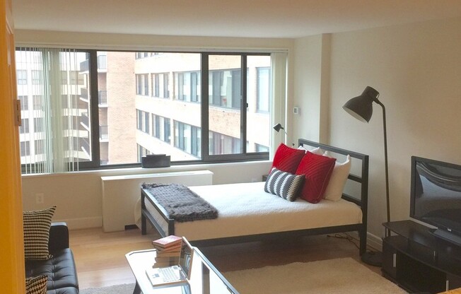 Studio, 1 bath, 440 sqft, $2,640, Unit 0112