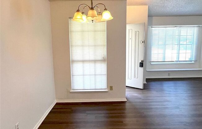 Charming 2BR/2BA Home with Easy Highway Access in NRH