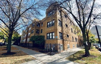 2551 N AVERS
