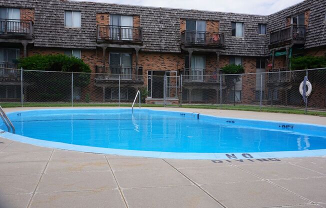 2 beds, 1 bath, 950 sqft, $995, Unit 10