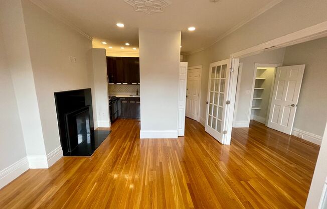 AMAZING NEWBURY ST ONE BEDROOM WITH LAUNDRY IN UNIT!  VACANT AND AVAILABLE NOW!